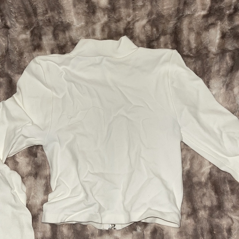 White top - Picture 2 of 2